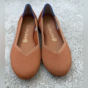 Rothy’s the flat in fawn round toe size 7.5 woman’s shoes.
Like new.Pet friendly